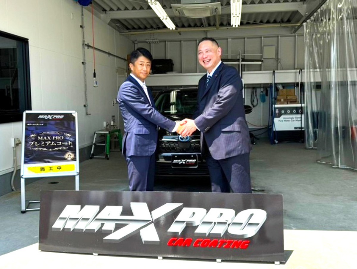 写真）MAX PRO伊勢店にて 右:永田社長、左:森川社長